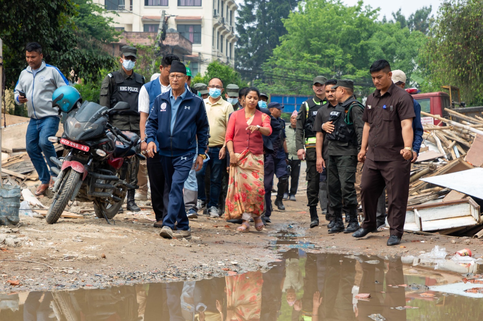 <span class='c1'>सुकुम्बासी बस्ती हटाएर खाली गराइएको सार्वजनिक जग्गा</span> <span class='c2'>संरक्षणको काम सुरु गर्न सुनिता डंगोलको निर्देशन</span>