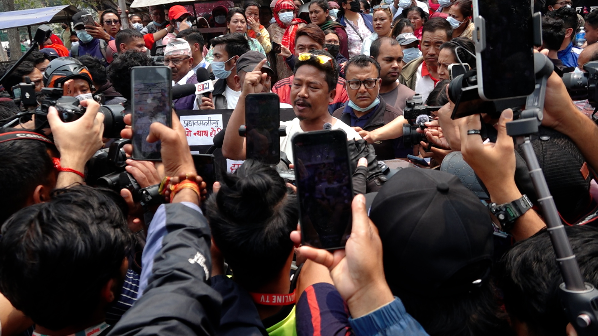 <span class='c1'>सुकुम्बासी बस्तीमा प्रदर्शन, सत्ताको आडमा</span> <span class='c2'>‘डोजर आतङक’ बन्द गर्न माग</span>