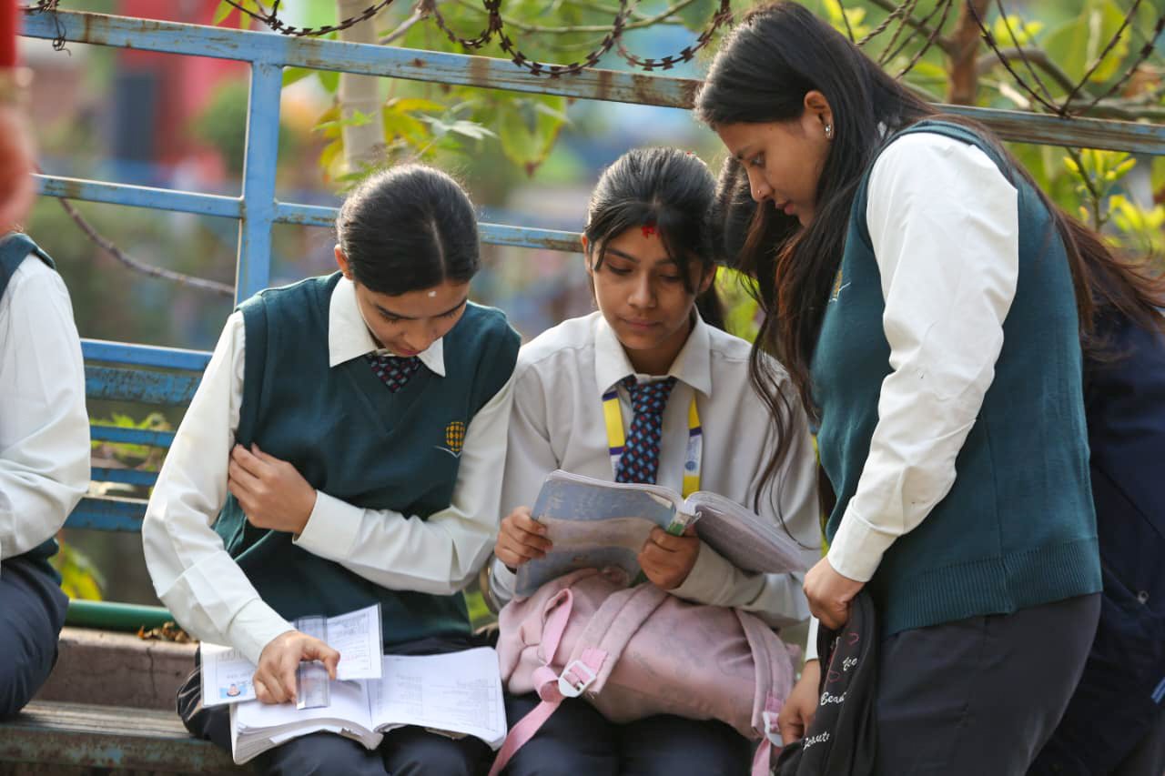 <span class='c1'>कक्षा १२ को परीक्षा सुरु,</span> <span class='c2'>४ लाखभन्दा बढी विद्यार्थी सहभागी</span>