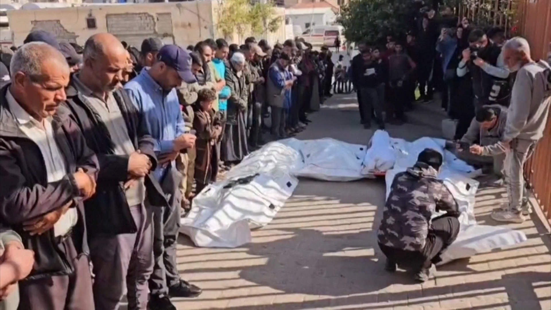 <span class='c1'>गाजामा इजरायली आक्रमण : छ</span> <span class='c2'>प्रहरीसहित १२ प्यालेस्टिनीको मृत्यु</span>