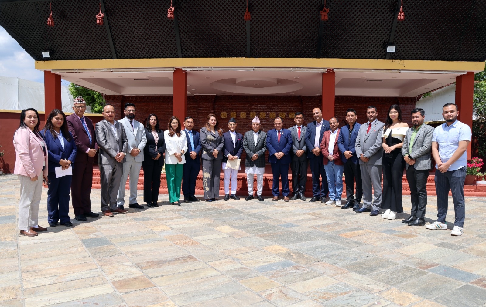 <span class='c1'>नेपालमा लगानीको लागि अभिप्रेरित गर्न विश्वमा</span> <span class='c2'>छरिएर रहेका नेपालीहरूलाई राष्ट्रपतिको आग्रह</span>