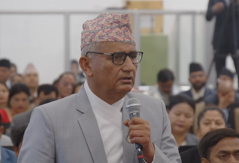 <span class='c1'>केपी ओली र रमेश लेखकलाई गलत</span> <span class='c2'>ढङ्गले पक्राउ गरियो : एमाले</span>