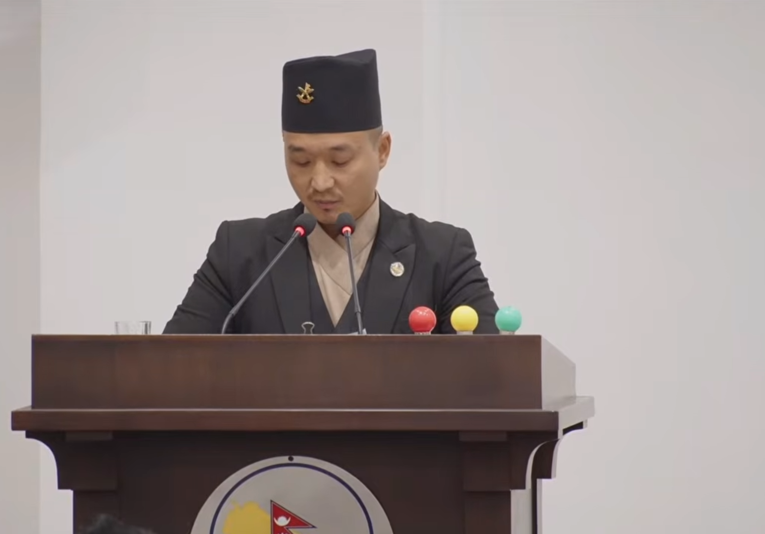 <span class='c1'>गृहमन्त्रीद्वारा दुई अध्यादेश</span> <span class='c2'>संशोधन प्रस्ताव पेस</span>