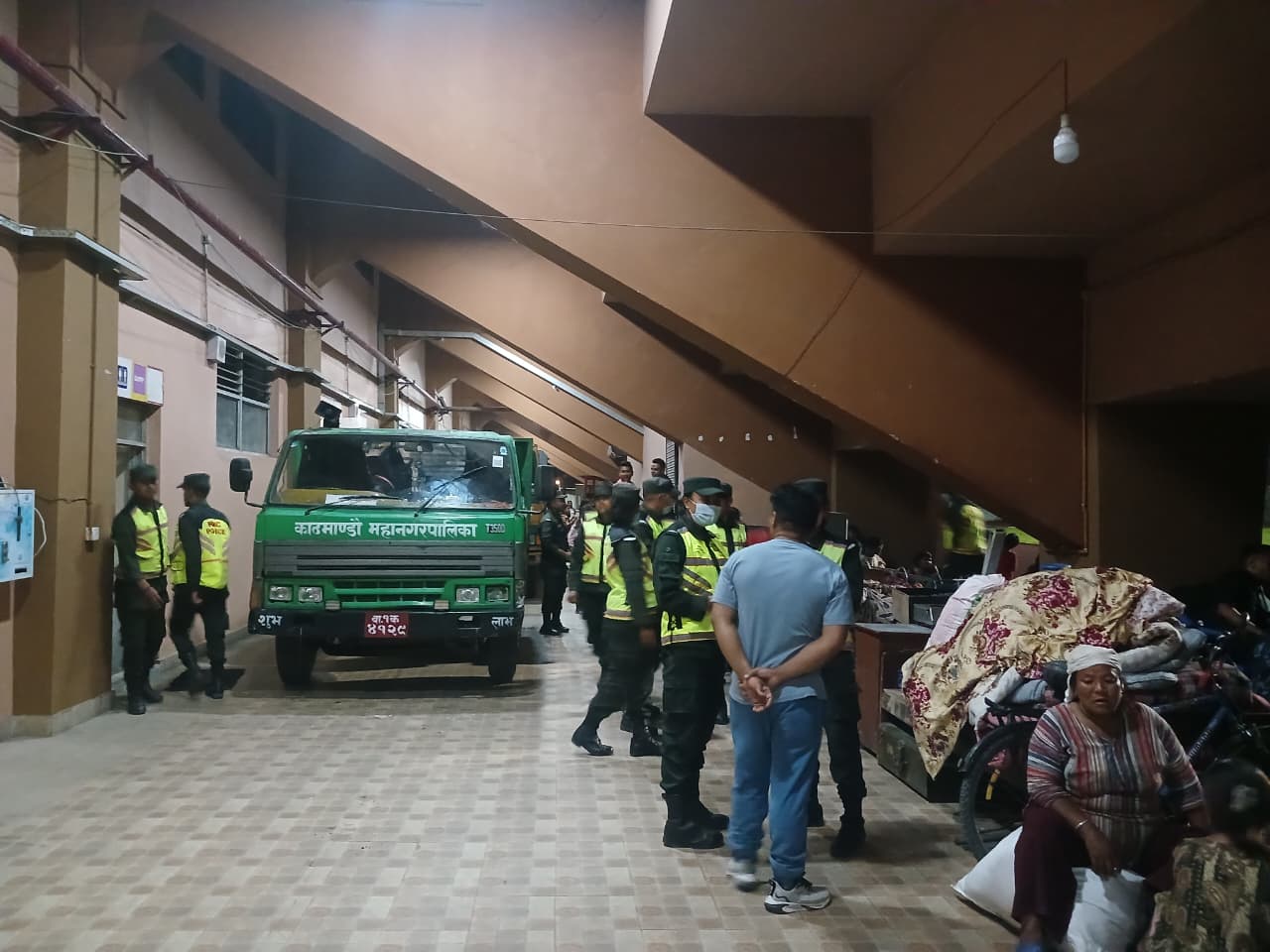 <span class='c1'>सरकारले हटायो काठमाडौं महानगरपाकाको नदी</span> <span class='c2'>किनारका छेउमा रहेको जोखिमपूर्ण बस्ती</span>