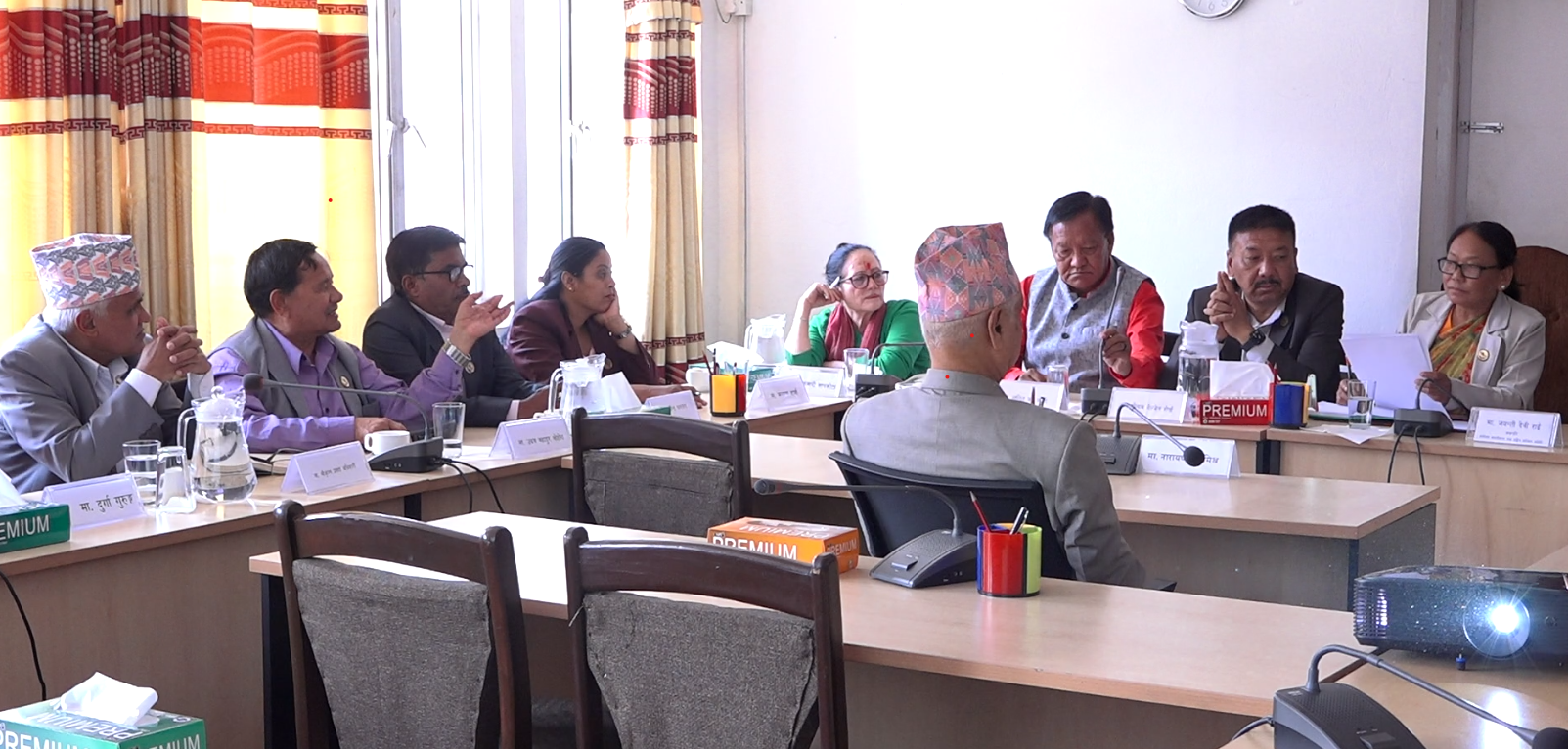 <span class='c1'>संघीयता सबलीकरण तथा राष्ट्रिय</span> <span class='c2'>सरोकार समितिको बैठक बस्दै</span>