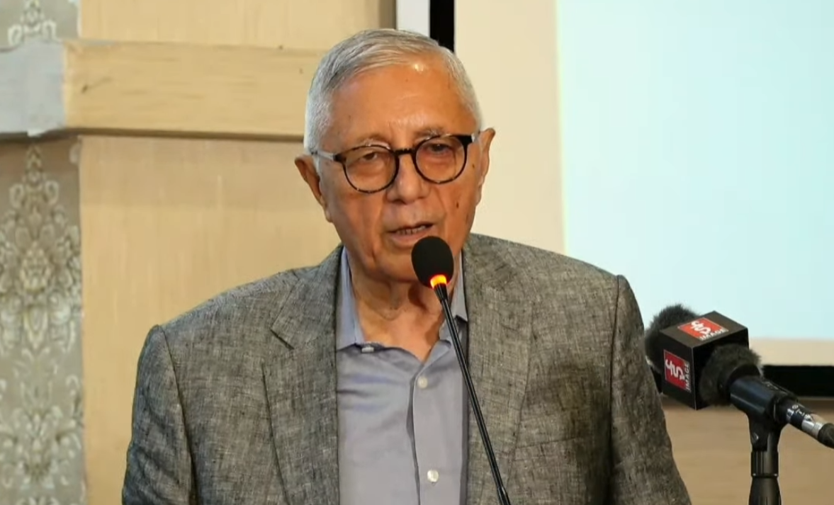 <span class='c1'>आरोप–प्रत्यारोप त्यागेर बिपी स्मृति अस्पताललाई अगाडि</span> <span class='c2'>बढाऔँ : डा. शेखर कोइराला</span>