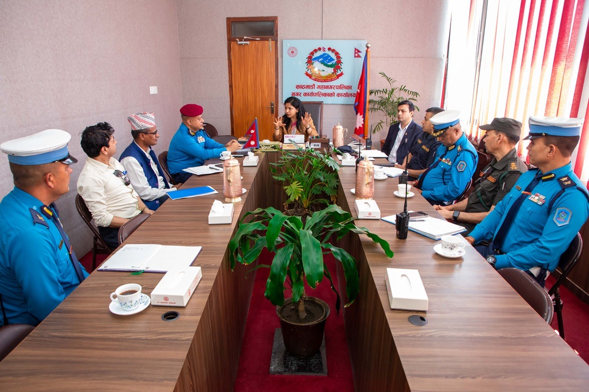 <span class='c1'>३ दिनभित्र बसपार्कभित्र सेवा प्रवेश</span> <span class='c2'>नगराए कानुन बमोजिम कारबाही गरिने</span>