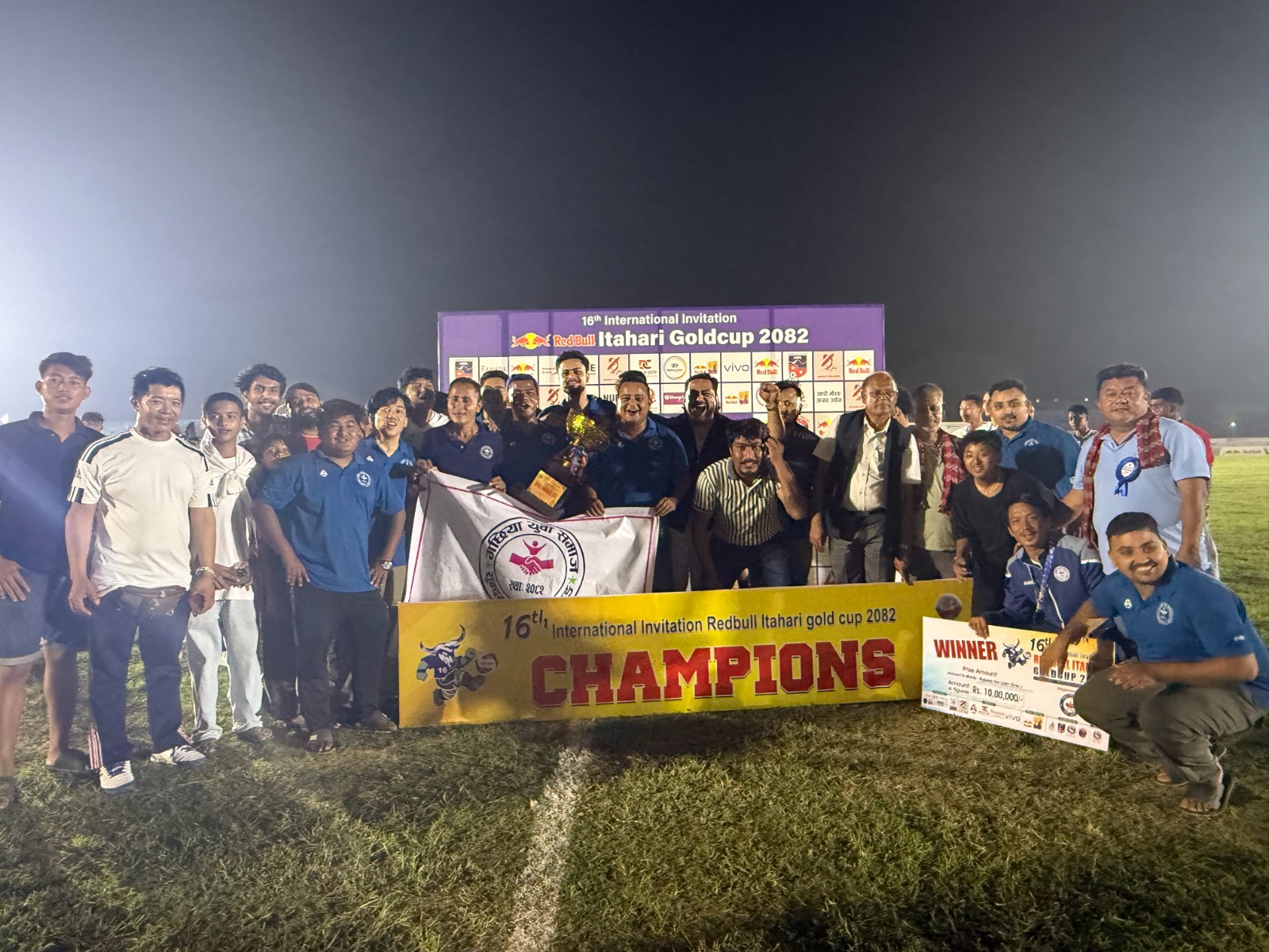 <span class='c1'>इटहरी गोल्डकपको उपाधिको लागि</span> <span class='c2'>गछिया युवा समाजलाई</span>
