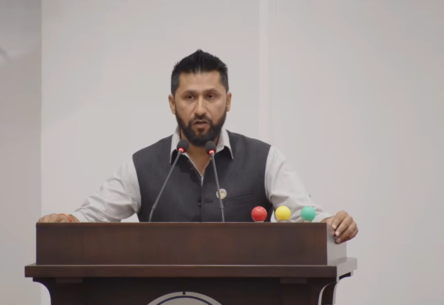 <span class='c1'>जनताले दिएको म्यान्डेट सिंहदरबार चलाउन होइन,</span> <span class='c2'>बदल्न हो : रवि लामिछाने</span>