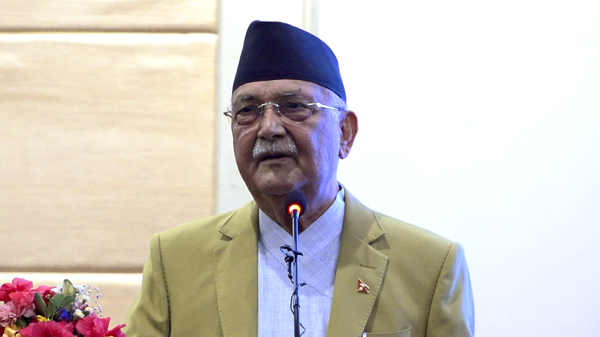 <span class='c1'>नयाँ वर्षको शुभकामना दिँदै ओलीले भने,</span> <span class='c2'>२०८२ साल अब इतिहास भयो</span>