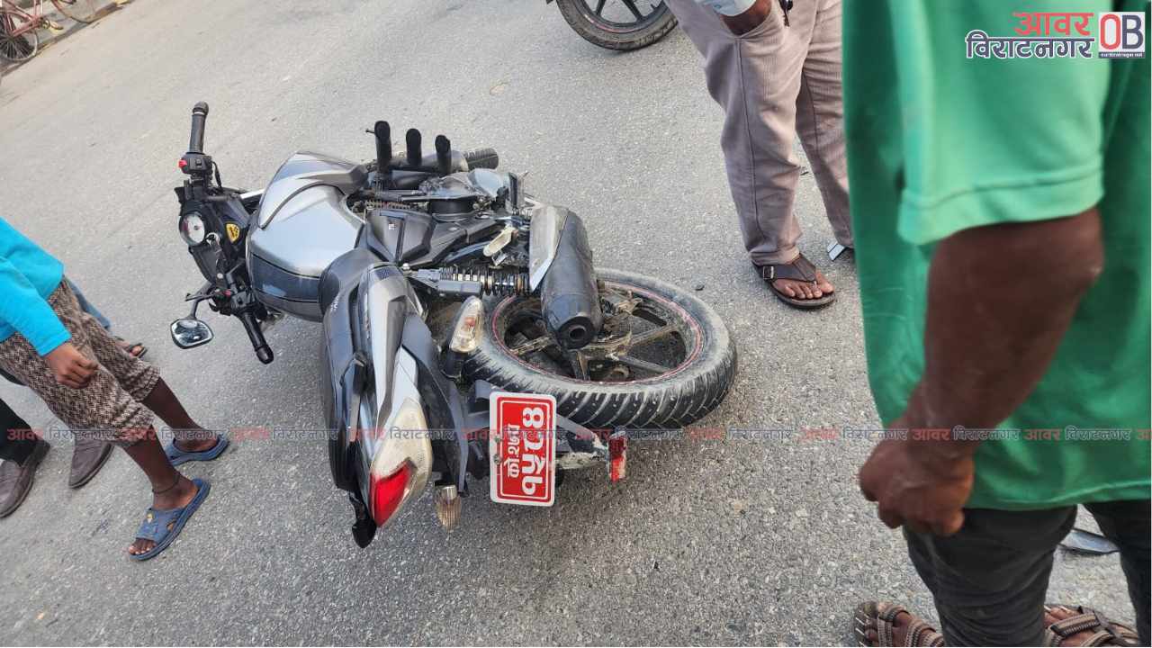 <span class='c1'>विराटनगरको मलाय रोडमा दुई मोटरसाइकल</span> <span class='c2'>एकआपसमा ठोक्किँदा ४ जना घाइते</span>
