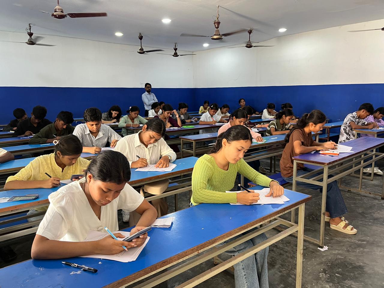 <span class='c1'>विराटनगरमा “लिडर स्कलरसिप २०२६”</span> <span class='c2'>छात्रवृत्ति परीक्षा सम्पन्न</span>