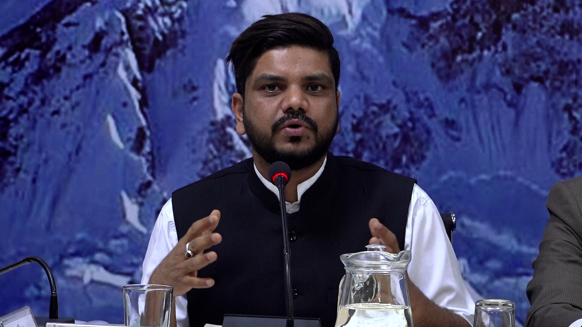 <span class='c1'>भिजिट भिसामा घरेलु कामदार बनेर विदेशिने महिलाको</span> <span class='c2'>तथ्यांक राज्यसँग छैन : मन्त्री यादव</span>