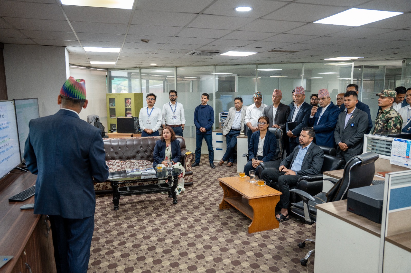<span class='c1'>मनसुनपूर्व तयारीबारे जानकारी लिन</span> <span class='c2'>मन्त्री श्रेष्ठ मौसम विभागमा</span>