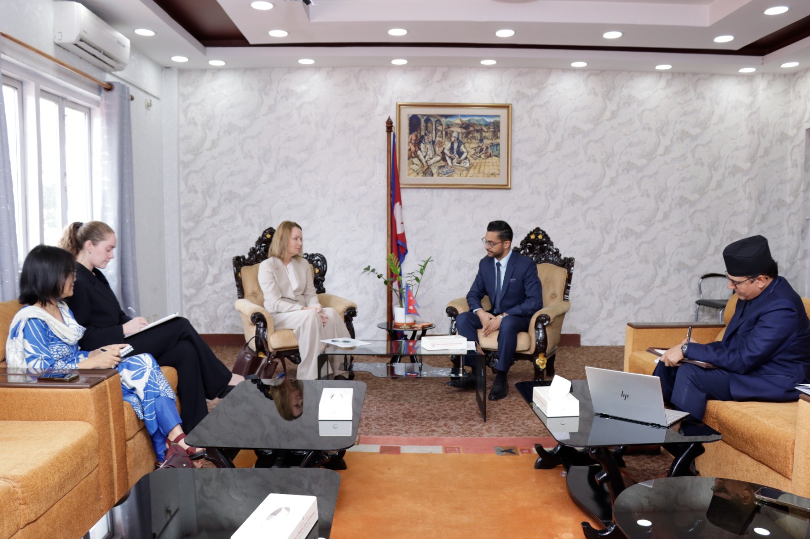 <span class='c1'>नेपालको शिक्षामा सहकार्यका लागि</span> <span class='c2'>नर्वे सरकार उत्सुक</span>