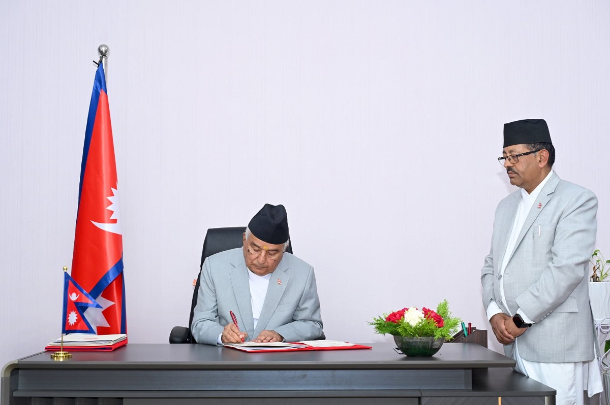 <span class='c1'>सरकारले ल्याएका सबै</span> <span class='c2'>अध्यादेश जारी</span>