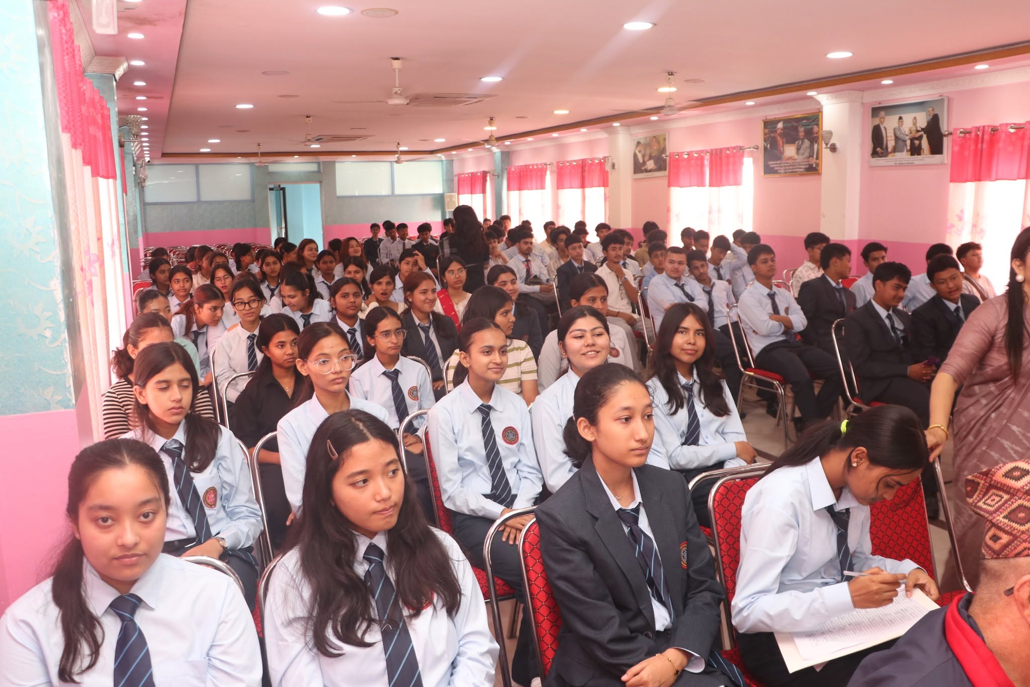 <span class='c1'>एभरेष्ट कलेजमा कक्षा ११ का नयाँ</span> <span class='c2'>विद्यार्थीका लागि अभिमुखीकरण कार्यक्रम सम्पन्न</span>
