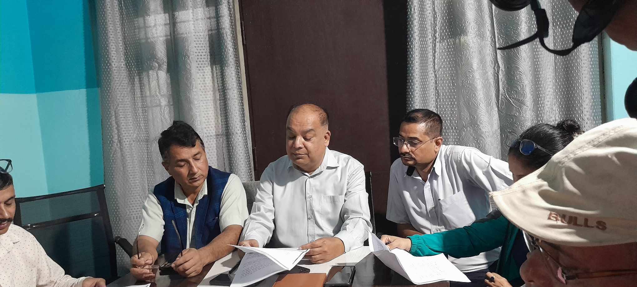 <span class='c1'>कोशी प्रदेशमा दुई अर्ब बढीका</span> <span class='c2'>चार परियोजनाको लगानी स्वीकृत</span>