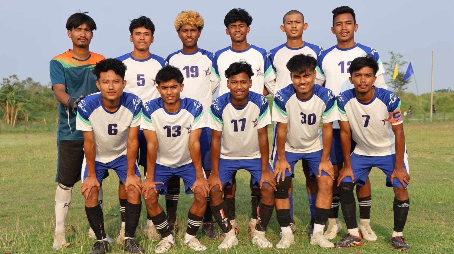 <span class='c1'>अध्यक्ष कप फुटबल : आयोजकलाई</span> <span class='c2'>हराउँदै गोल्डेन स्टार सेमिफाइनलमा</span>