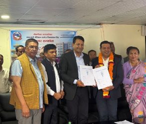 <span class='c1'>गोकर्णेश्वर–केएमसी सम्झौता, स्वास्थ्य सेवामा विशेष सहुलियत १०</span> <span class='c2'>लाखसम्मको निःशुल्क मिर्गौला प्रत्यारोपण सम्भव : शर्मा</span>