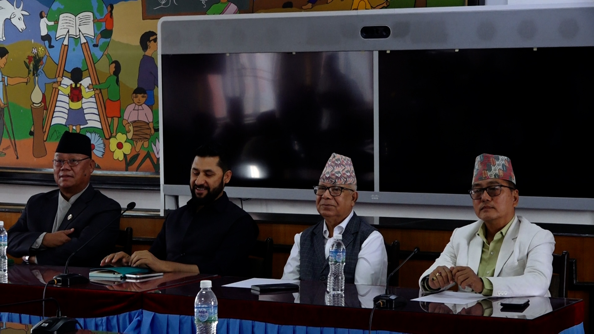 <span class='c1'>प्रतिपक्ष कमजोर भए पनि संवैधानिक सन्तुलन</span> <span class='c2'>भत्किन नदिन सरकारलाई लिङ्देनको आग्रह</span>