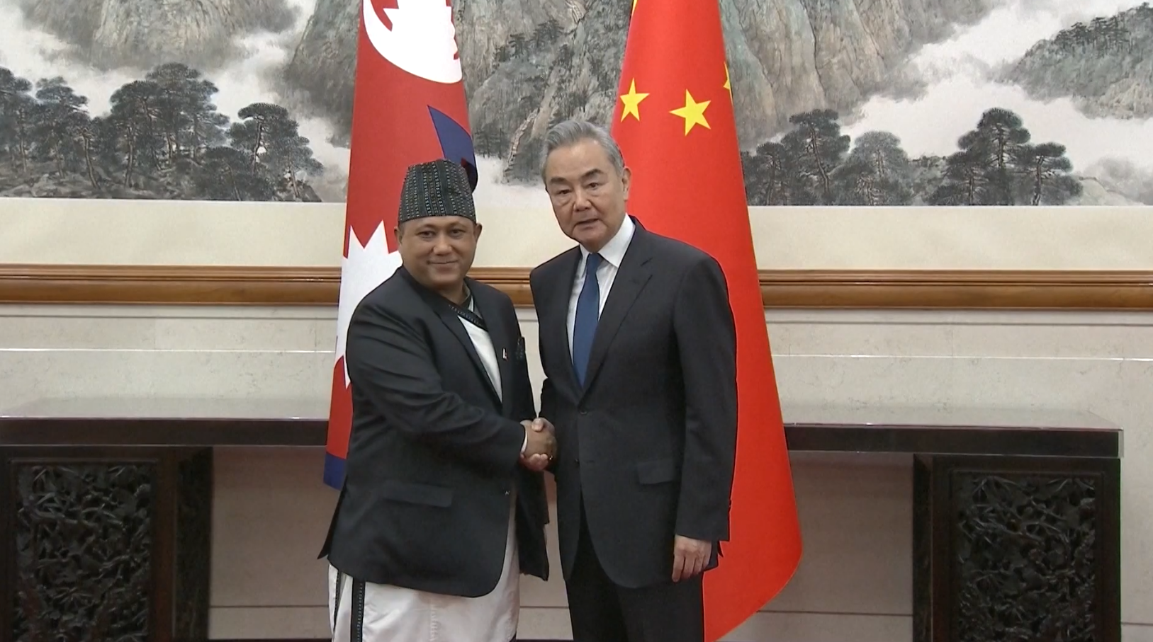 <span class='c1'>चीनले नेपालप्रति मैत्रीपूर्ण नीति अपनाउने, चीनविरुद्ध नेपाली</span> <span class='c2'>भूमि प्रयोग गर्न नदिने खनालको प्रतिवद्धता</span>