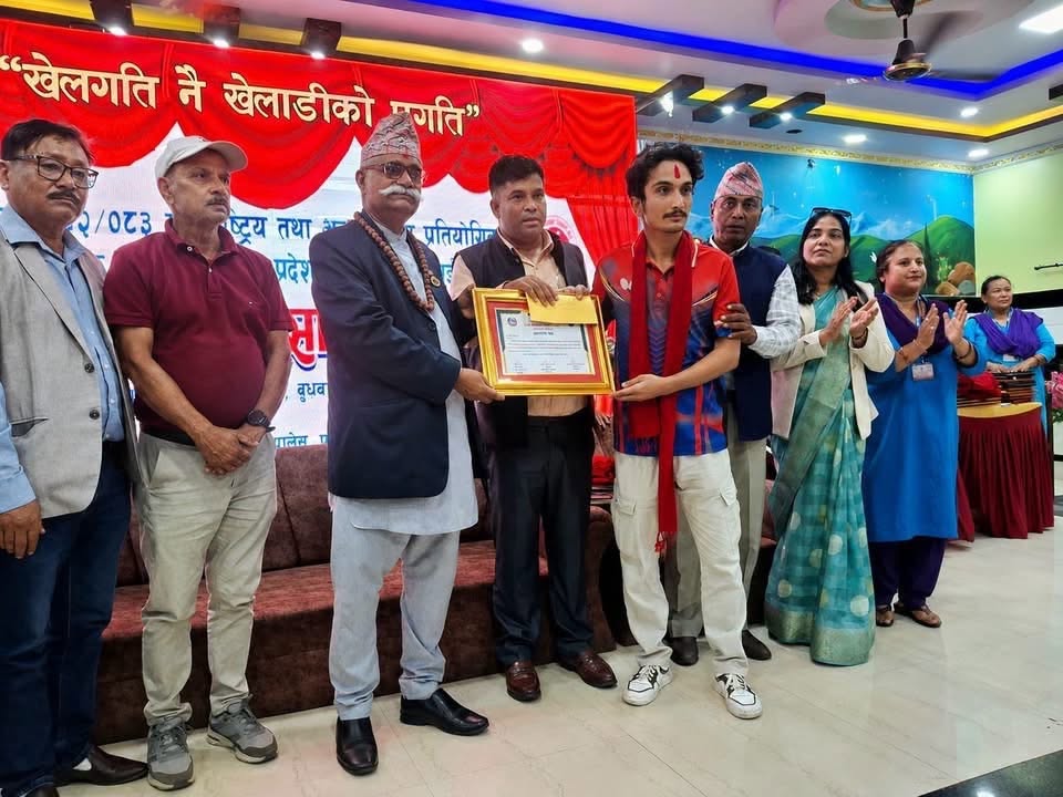 <span class='c1'>कोशी प्रदेशमा खेलाडी, खेलकर्मी र</span> <span class='c2'>खेल पत्रकारलाई नगदसहित सम्मान</span>