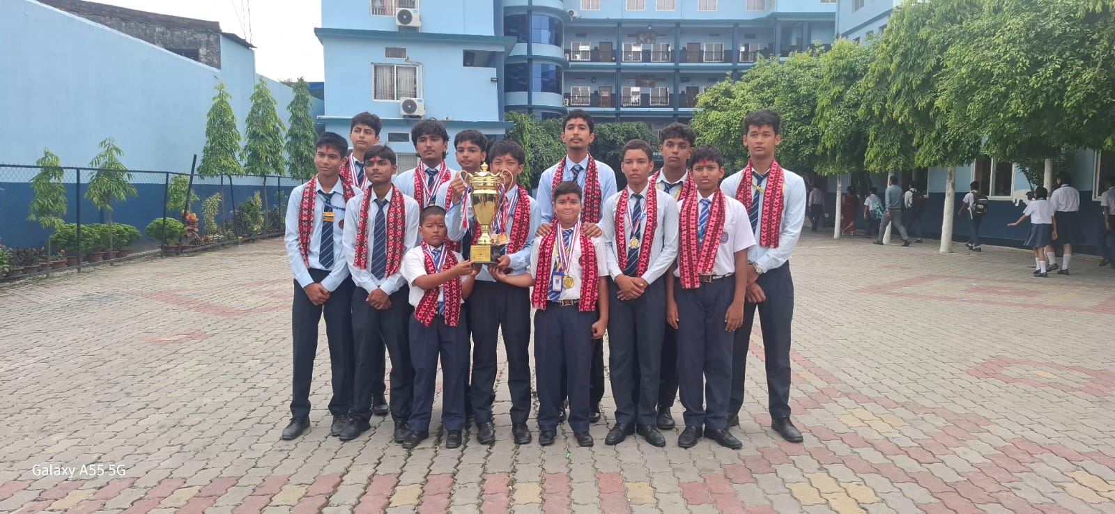 <span class='c1'>प्रदेशस्तरीय पौडीमा जिल्लालाई प्रथम बनाउन १४</span> <span class='c2'>पदक जित्ने आफ्ना खेलाडीलाई एभरेष्टको सम्मान</span>
