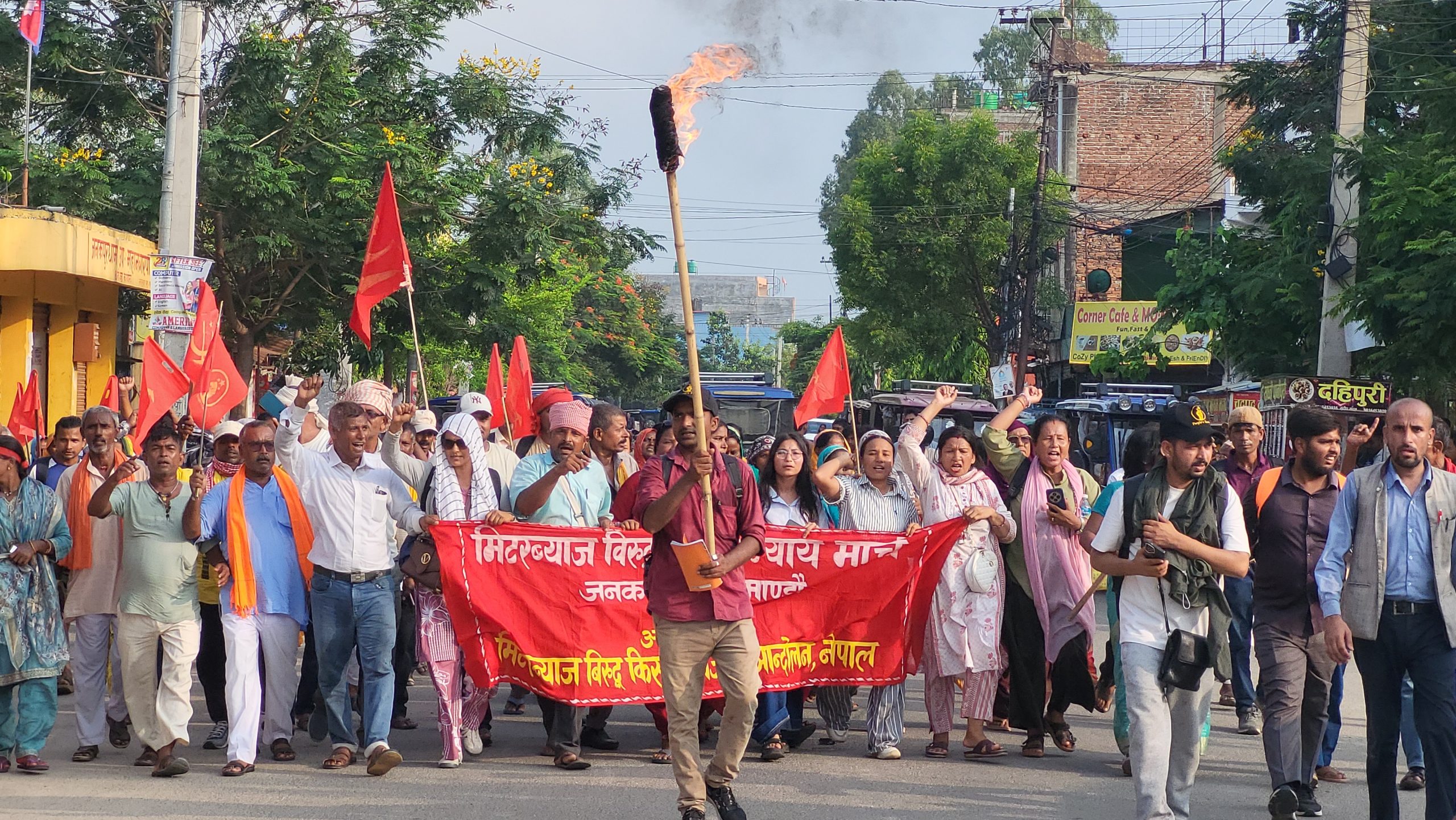 <span class='c1'>मिटरब्याज पीडितहरुद्वारा जनकपुरदेखि काठमाडाैंसम्मको</span> <span class='c2'>पैदल मार्च शुरु</span>