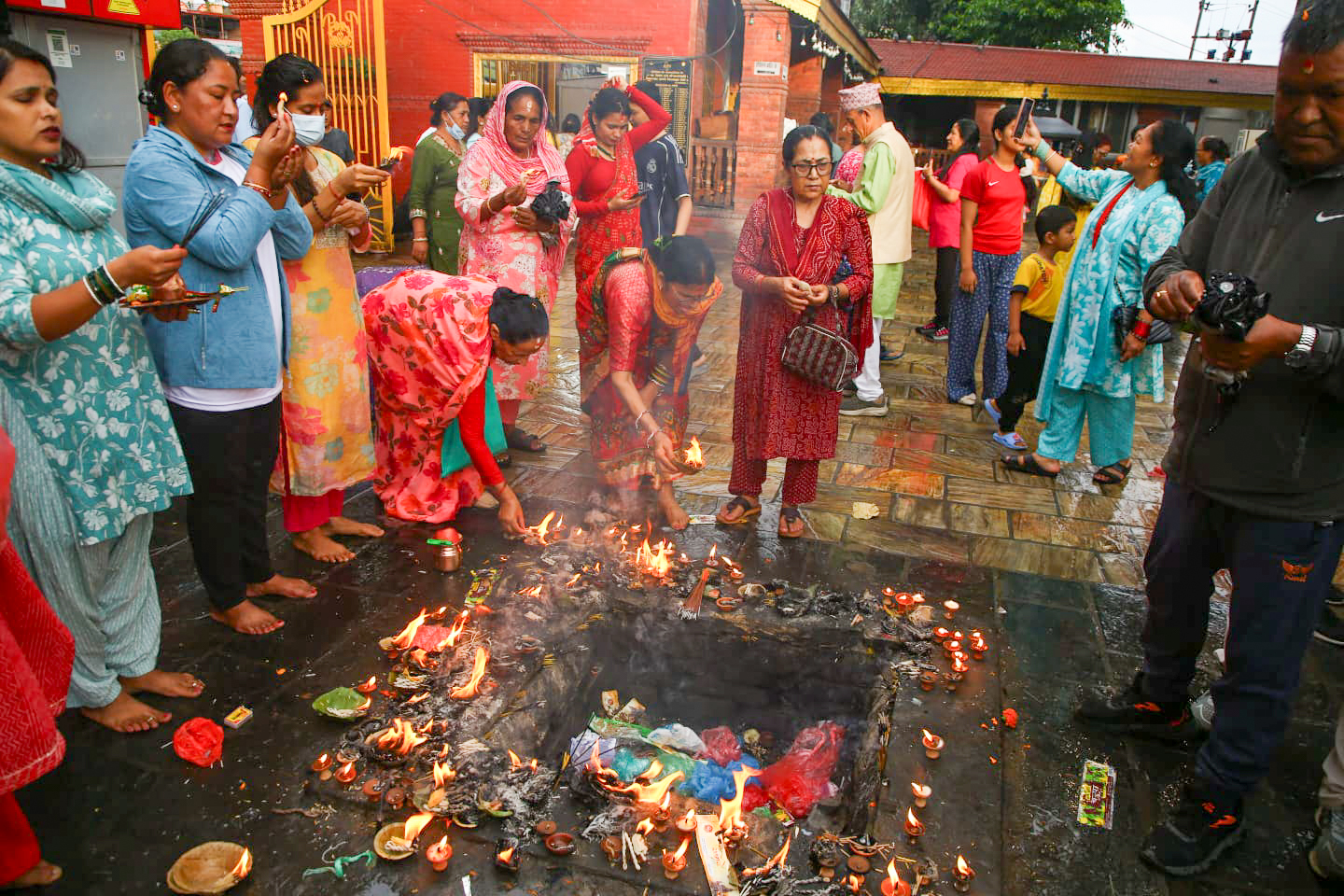 <span class='c1'>आज साउनको</span> <span class='c2'>दोस्रो सोमबार</span>