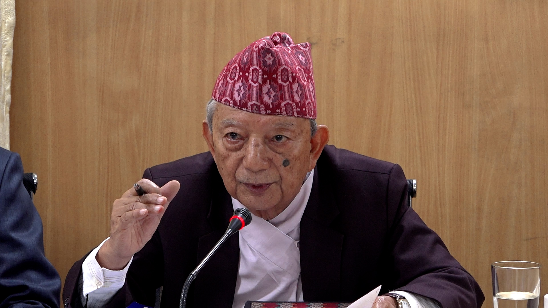 <span class='c1'>दलित अधिकार संरक्षणमा आयोग संवेदनशील, बालअधिकारमा</span> <span class='c2'>राष्ट्रिय अध्ययन हुँदै : अध्यक्ष मगर</span>