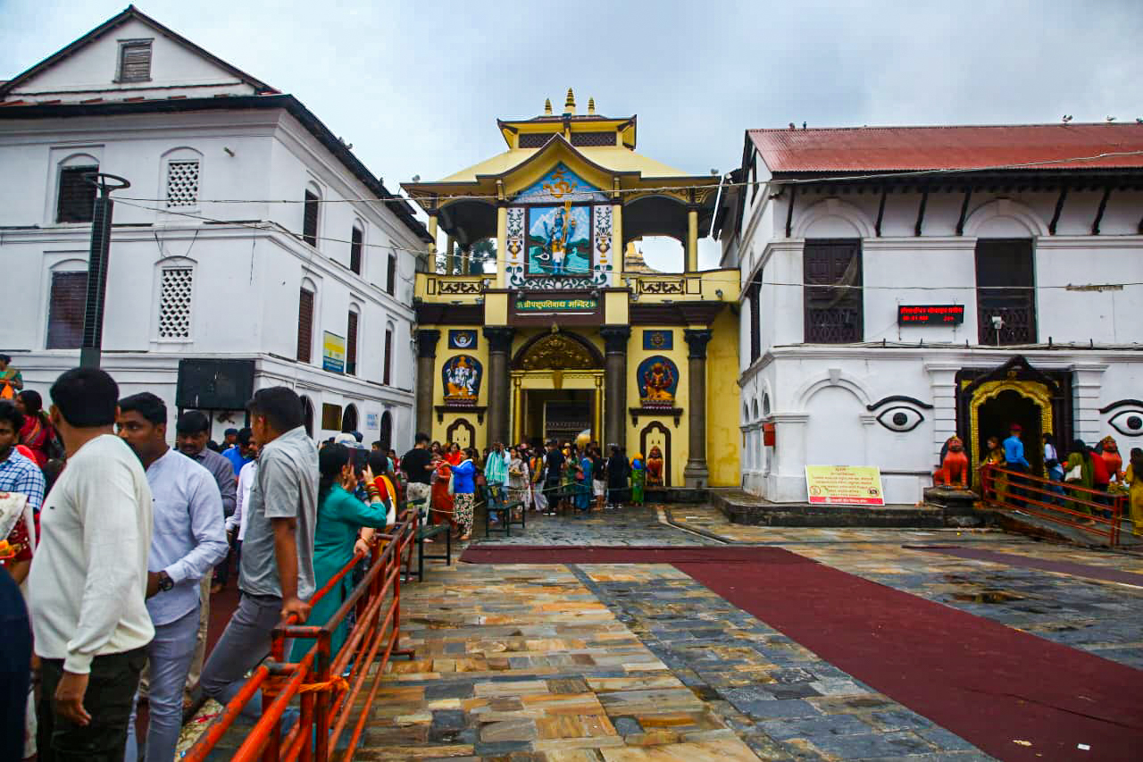 <span class='c1'>साँझ ५ बजेसम्म पशुपतिमा २ लाख</span> <span class='c2'>३० हजार भक्तजनले दर्शन गर्ने अनुमान</span>