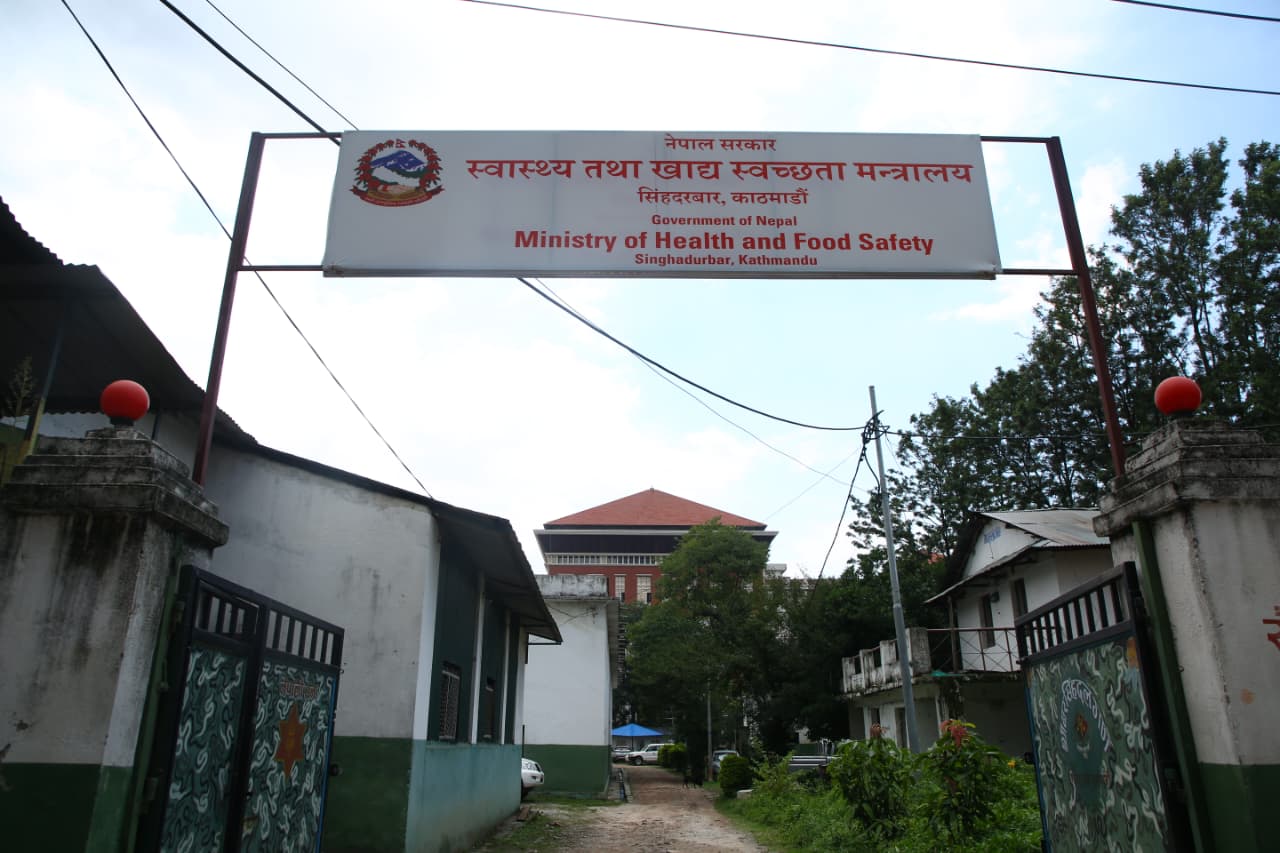 <span class='c1'>६० दिनसम्म कार्यालय नआएका</span> <span class='c2'>२३ स्वास्थ्यकर्मीसँग स्पष्टीकरण माग</span>