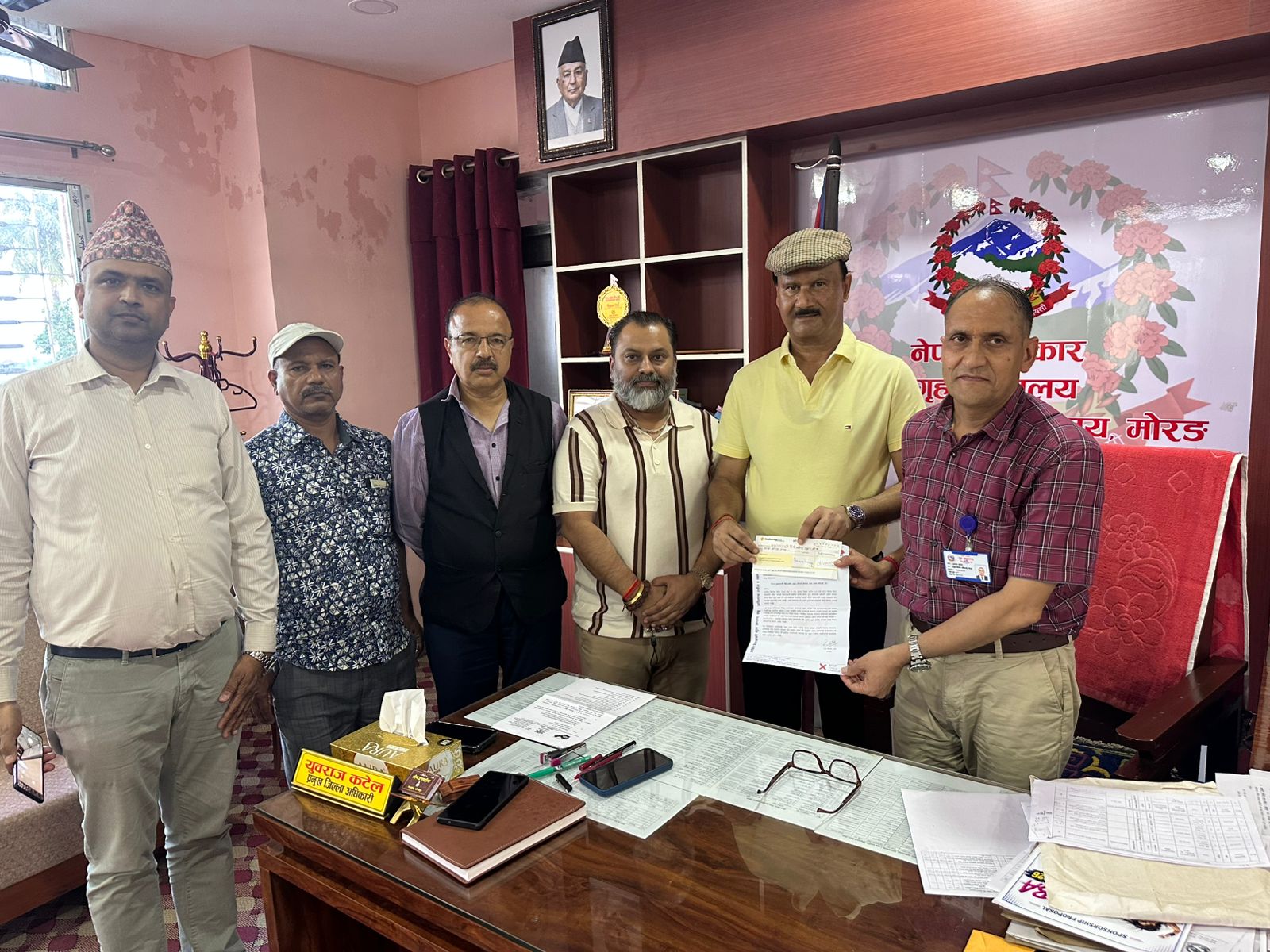 <span class='c1'>उद्योग संगठन मोरङद्वारा रसुवा बाढी</span> <span class='c2'>पीडितलाई १५ लाख नगद सहयोग</span>