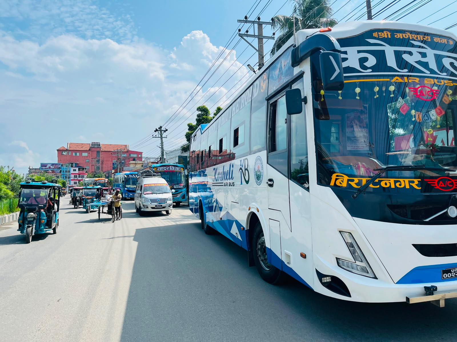 <span class='c1'>विराटनगरबाट छुटेनन्</span> <span class='c2'>काठमाण्डौंका बस</span>