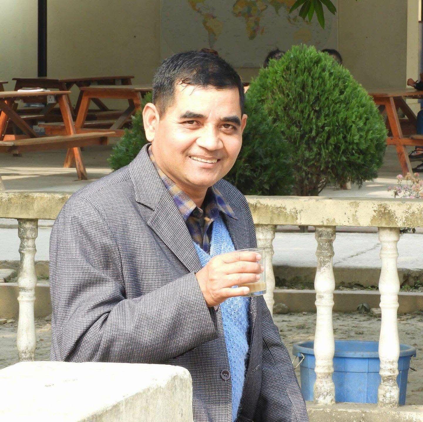 <span class='c1'>बाढीपीडितका लागि मेरिल्याण्ड कलेजका प्रिन्सिपल</span> <span class='c2'>ढकालद्वारा १ लाख सहयोग</span>
