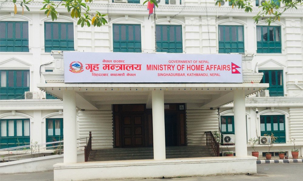 <span class='c1'>कालोबजारी रोक्न ग्यास डिपोमा</span> <span class='c2'>सादा पोसाकका प्रहरी परिचालन</span>