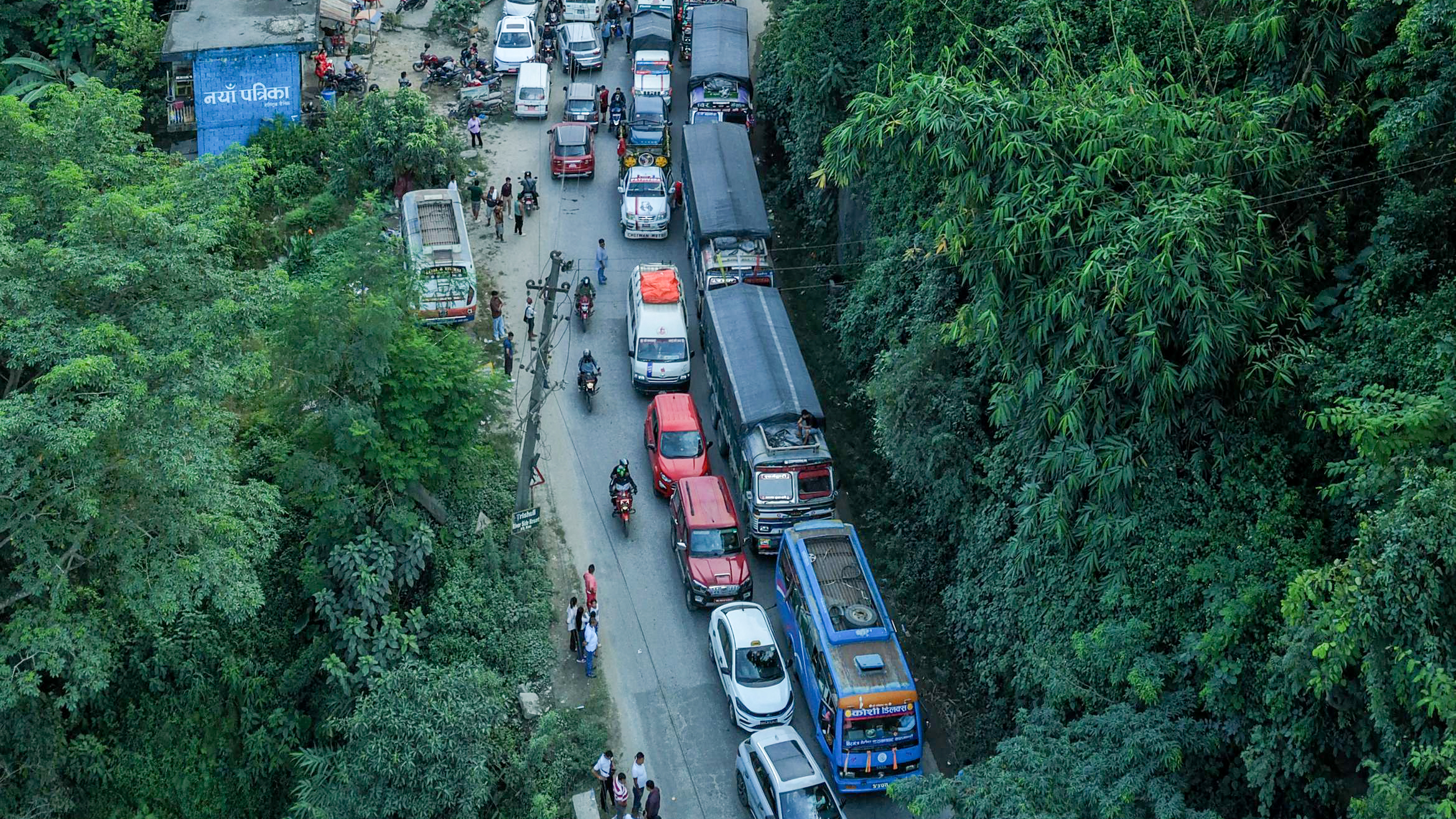 <span class='c1'>नागढुङ्गा–मुग्लिङसहित देशभरका मुख्य राजमार्ग</span> <span class='c2'>ठप्प, जोखिम कायमै</span>