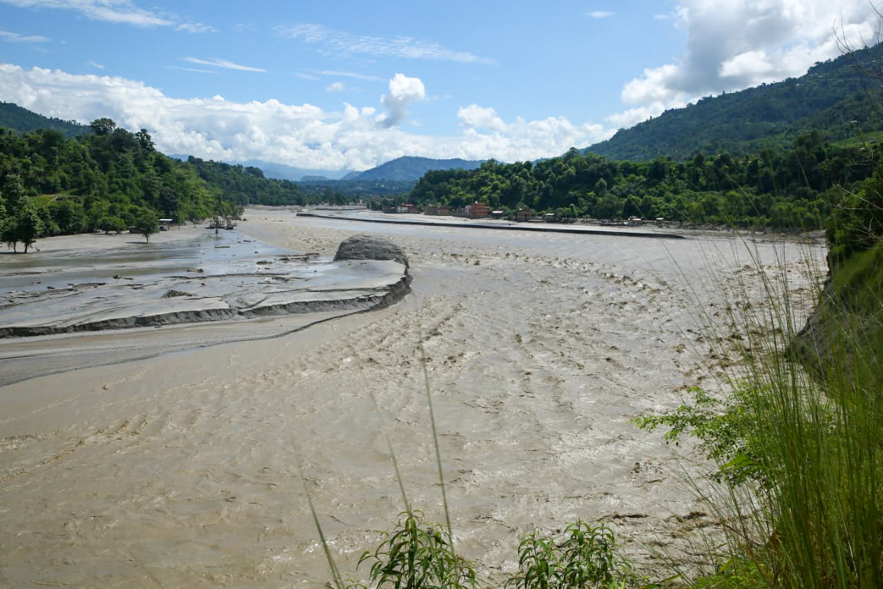<span class='c1'>बाढीले बगाएर बेपत्ता भएकामध्ये चितवनमा</span> <span class='c2'>१३० जनाको शव फेला</span>