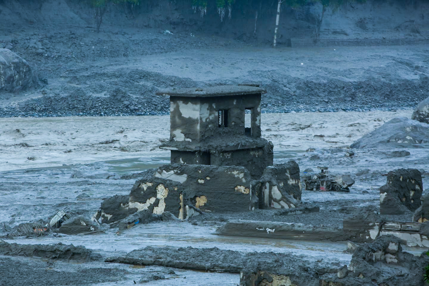 <span class='c1'>भोटेकोशी बाढी : हालसम्म ९५</span> <span class='c2'>जनाको मृत्यु, ६३ जना उपचाररत</span>