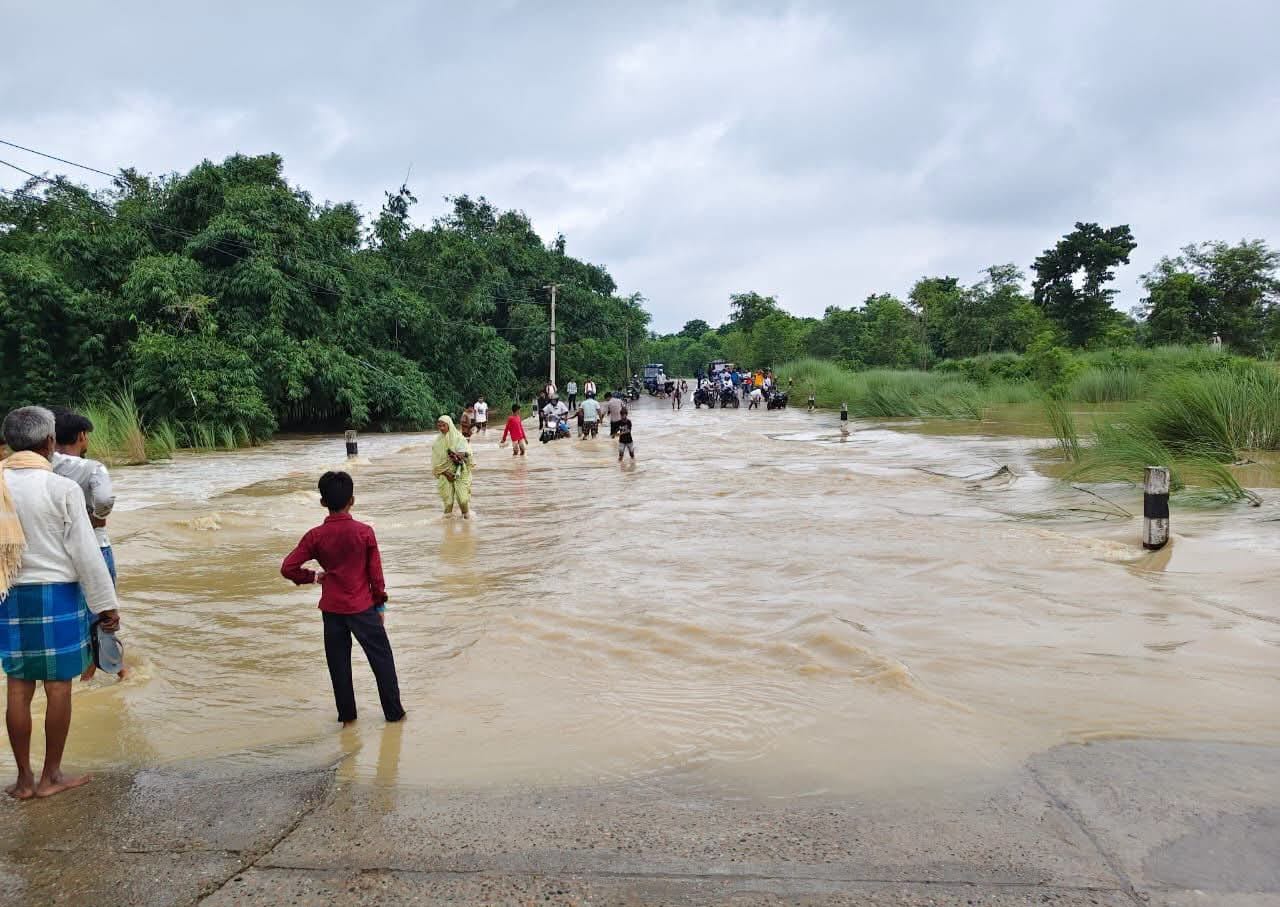 <span class='c1'>बाढीको चपेटामा हुलाकी राजमार्ग : ज्यान</span> <span class='c2'>जोखिममा राखेर आवतजावत गर्न बाध्य सर्वसाधारण</span>