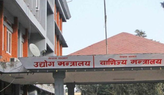 <span class='c1'>उद्योग मन्त्रालयको अपिल : १५ दिन पुग्ने</span> <span class='c2'>ग्यास छ भने अनावश्यक लाइनमा नबस्न आग्रह</span>