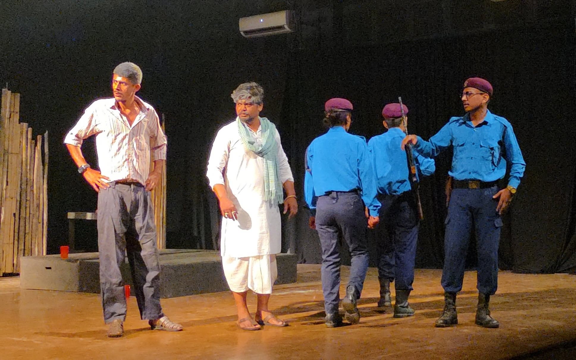 <span class='c1'>भोटेकोशी बाढी प्रभावितका लागि</span> <span class='c2'> विराटनगरमा नाटक</span>