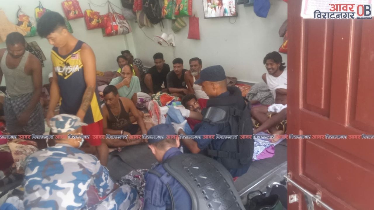 <span class='c1'>मोरङ कारागारको ‘बी’ ब्लकमा सर्च : १० लाखभन्दा</span> <span class='c2'>बढी रकम र ८ वटा फलामे रड बरामद</span>