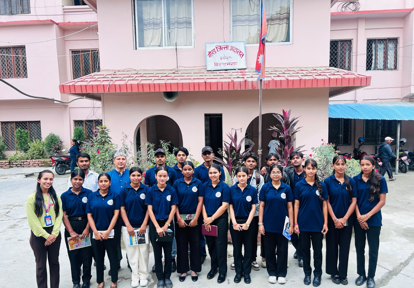 <span class='c1'>मनमोहन कलेजका कानुन विद्यार्थीले गरे</span> <span class='c2'>मोरङ जिल्ला अदालतको अवलोकन</span>