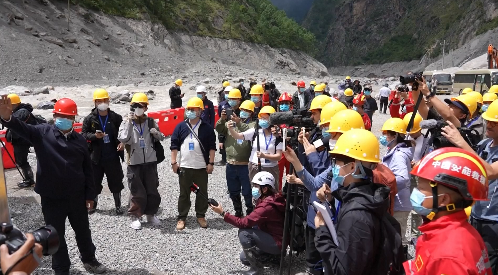 <span class='c1'>चीनतर्फको बाढी प्रभावित क्षेत्रमा विदेशी पत्रकारहरुको भ्रमण</span> <span class='c2'>: उद्धार तथा राहत कार्यको प्रशंसा</span>