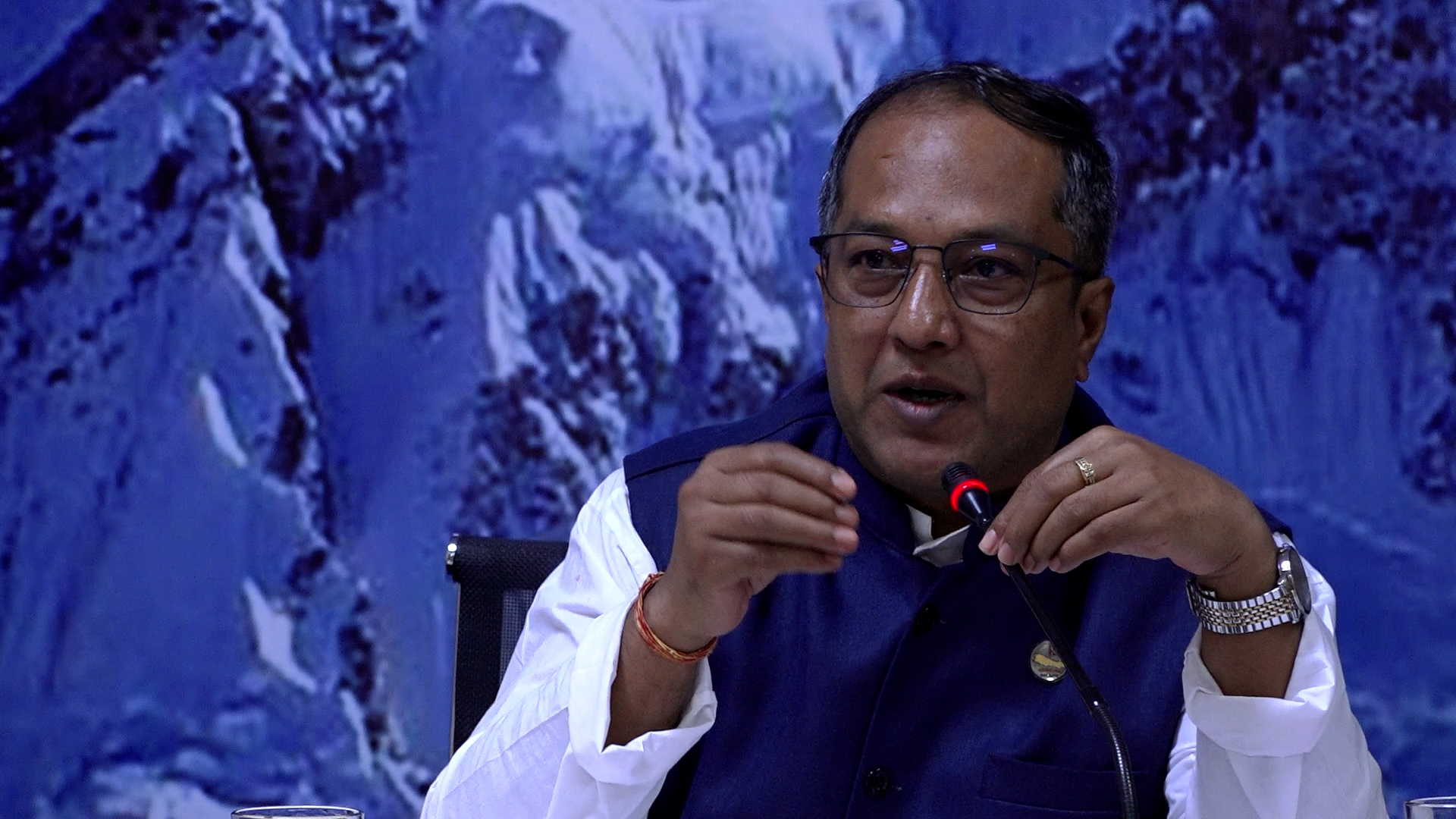 <span class='c1'>वन मन्त्रालयबाट स्वीकृति ढिलाइ हुँदा एक दिनमै</span> <span class='c2'>करोडौँ घाटा हुन्छ : मन्त्री साह</span>
