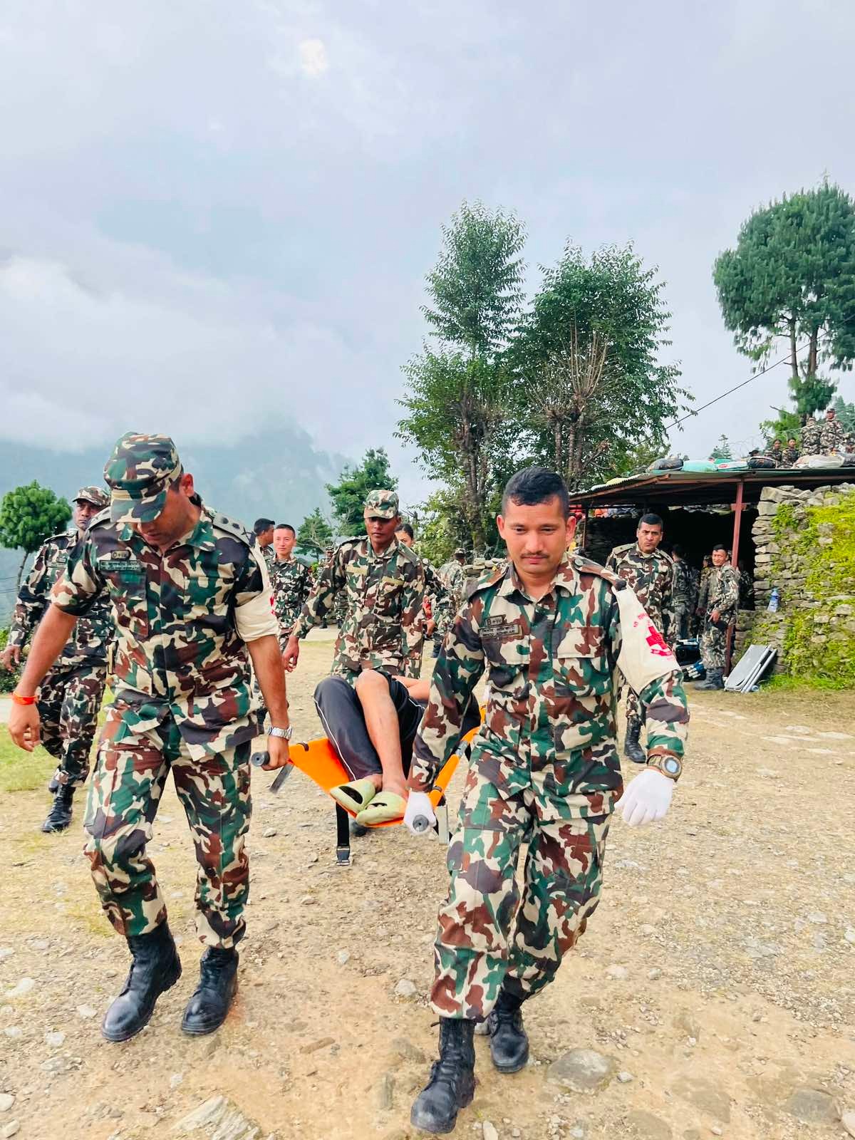 <span class='c1'>भोटेकोशी बाढी : ९७४ जनाको शव</span> <span class='c2'>फेला, ४ हजार ५९९ अझै सम्पर्कविहीन</span>