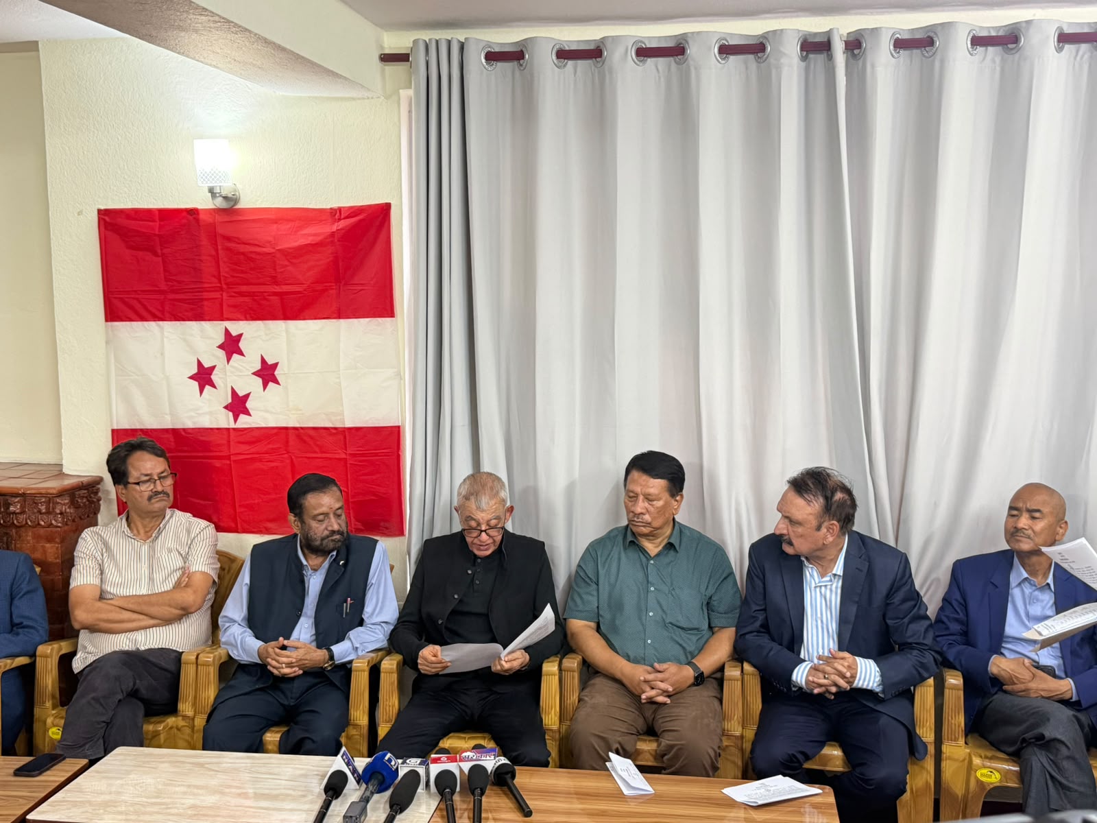 <span class='c1'>कांग्रेसका नेता-कार्यकर्ताहरूको आत्मसम्मान कुनै पदको सौदाबाजीको विषय</span> <span class='c2'>हुन सक्दैन : डा शशांक कोइराला</span>