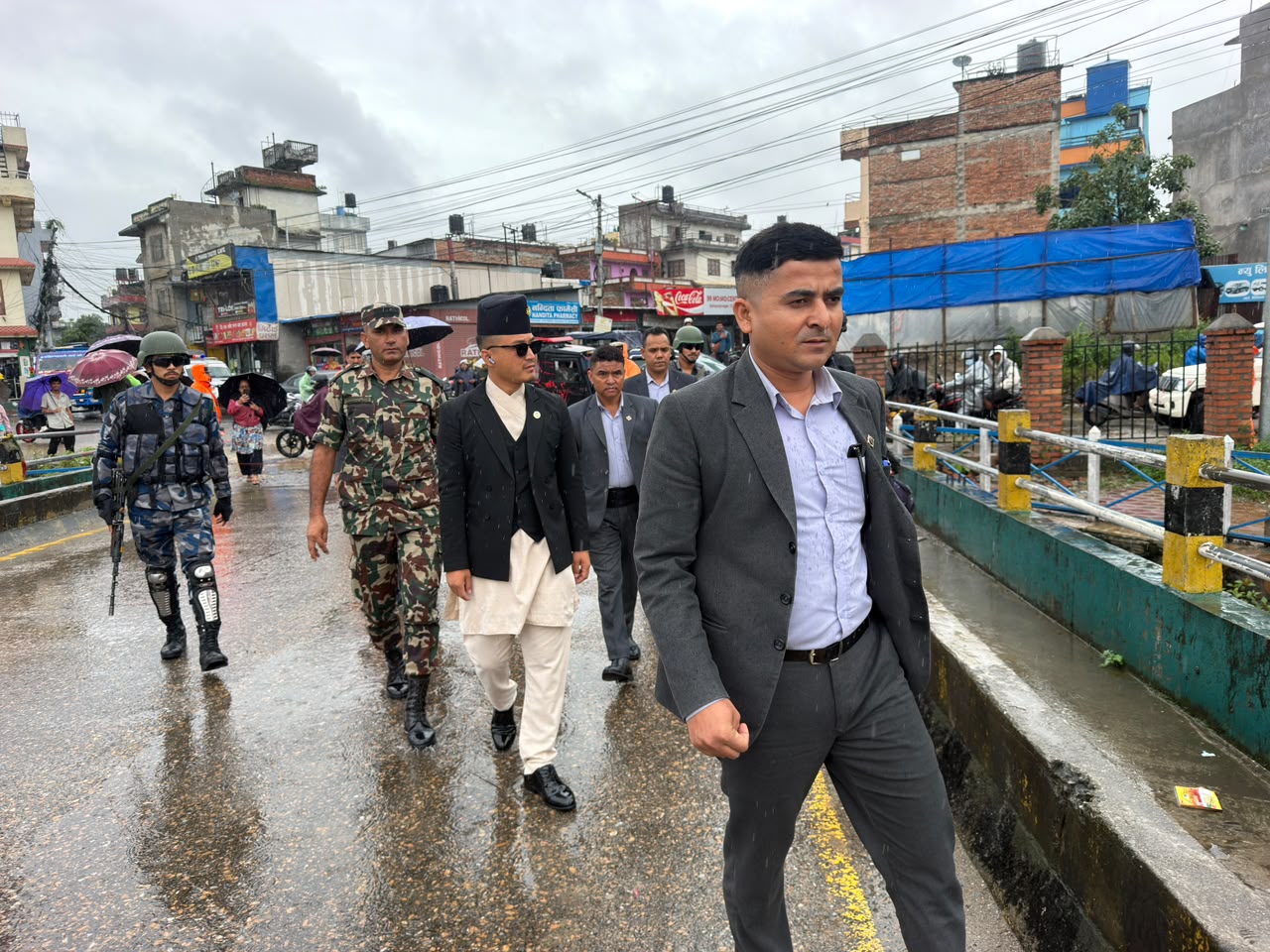 <span class='c1'>एमाले कार्यालय च्यासलमा अवलोकनको</span> <span class='c2'>लागि पुगे गृहमन्त्री गुरुङ</span>
